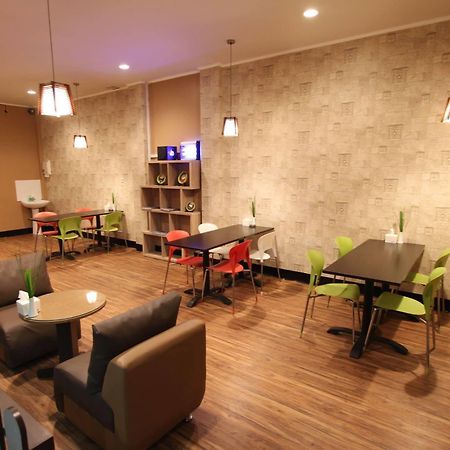 Maktal Hotel Матарам Екстер'єр фото